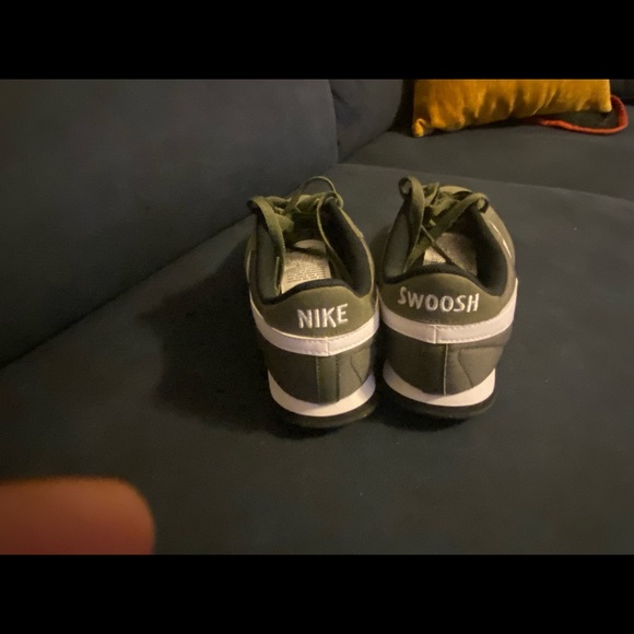 Olive green Nike size 10 sneakers - Picture 4 of 6